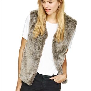 Aritzia Talula Park Slope Faux Fur Vest